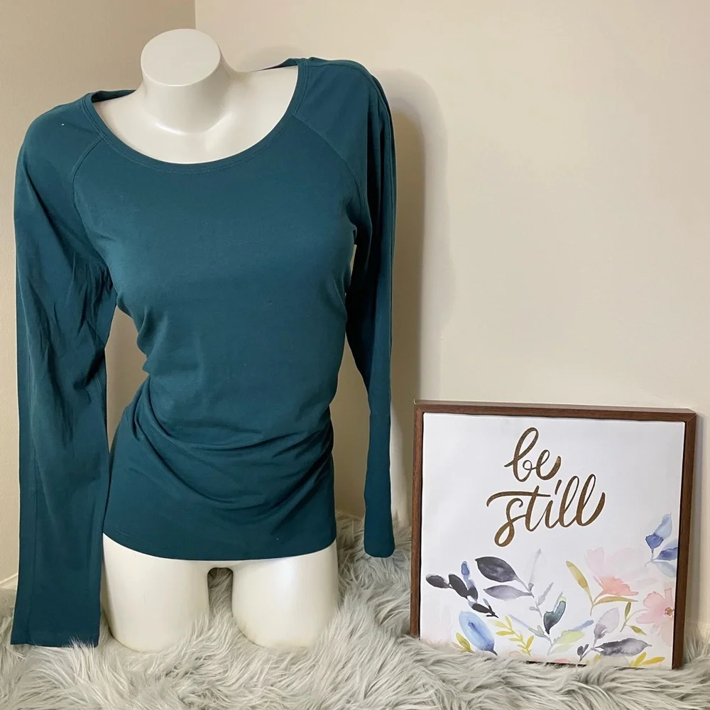 SOLD ONLINE STORE Lululemon Emerald Long Sleeve - Picture 1 of 3